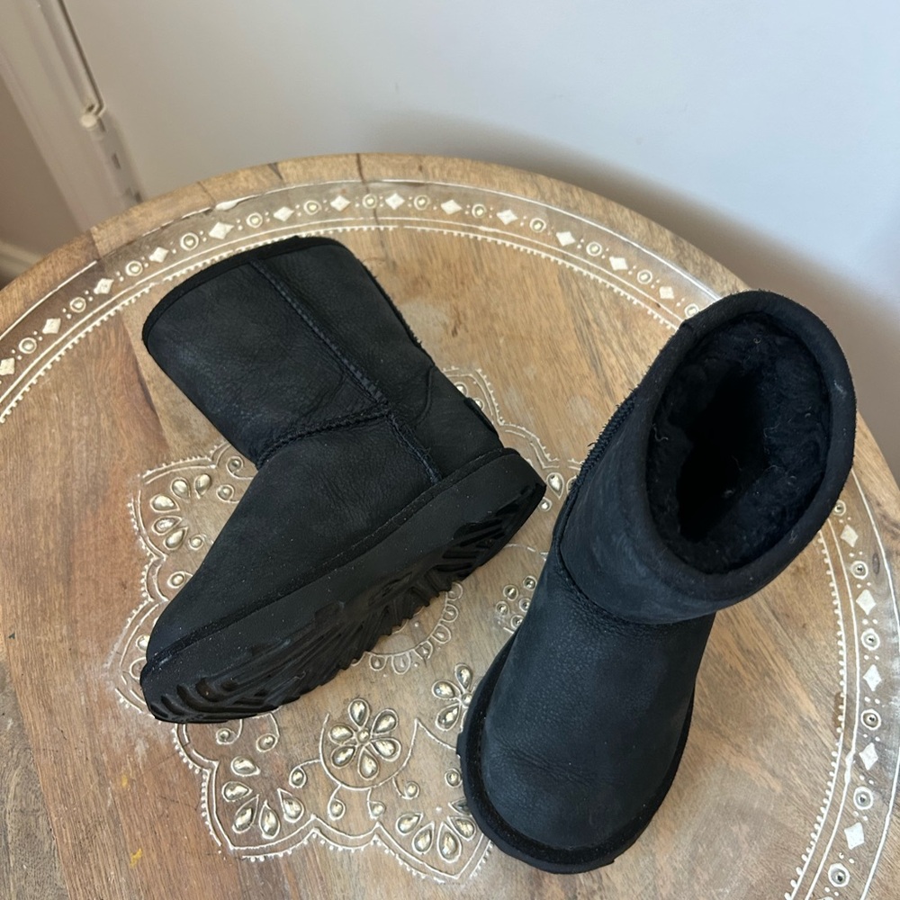 UGG 7C Toddler Black Fleece-Lined Boots